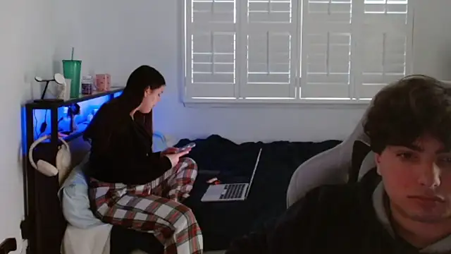 yourmila1 online show from February 22, 12:01 am