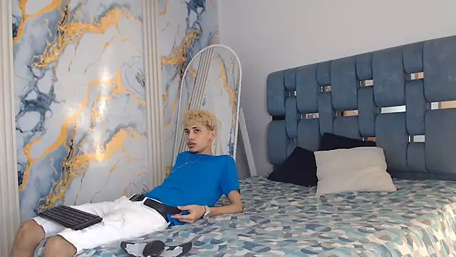 Snapshot of YOUNG_BOYS_HELL chatting on June 18, 1:50 am YOUNG BOYS HELL online show from June 18, 1:50 am