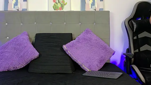 Snapshot of Ivy_Heat chatting on June 24, 1:37 am Ivy Heat online show from June 24, 1:37 am