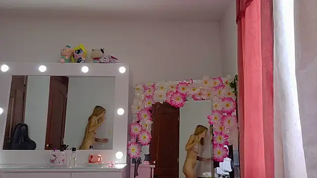 Snapshot of Mis_Cersi chatting on July 20, 8:22 pm Mis Cersi online show from July 20, 8:22 pm