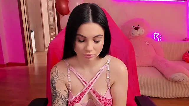 Snapshot of EmmaCutem chatting on March 6, 8:11 am EmmaCutem online show from March 6, 8:11 am