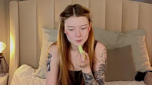 Snapshot of AlyssFrost chatting on May 2, 3:11 am AlyssFrost online show from May 2, 3:11 am