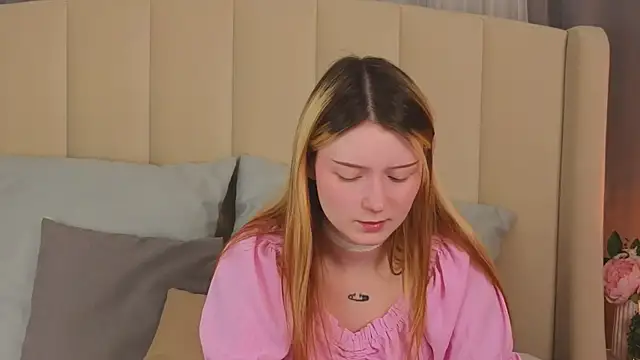 Snapshot of AlyssFrost chatting on May 19, 2:51 am AlyssFrost online show from May 19, 2:51 am