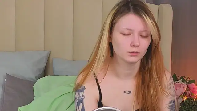 Snapshot of AlyssFrost chatting on May 21, 2:07 am AlyssFrost online show from May 21, 2:07 am