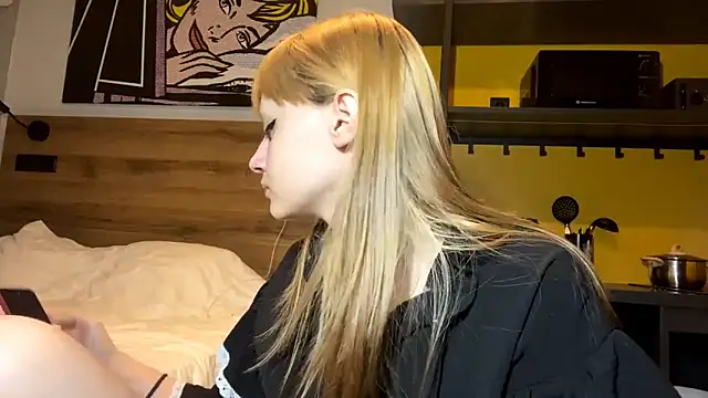 TriciaHartery online show from March 9, 8:13 pm