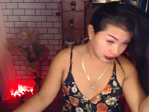 Snapshot of LovelyJessaXX chatting on April 16, 4:35 am LovelyJessaXX online show from April 16, 4:35 am