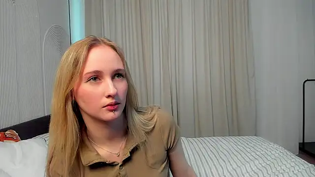 TraceeRebollar online show from March 3, 12:33 pm