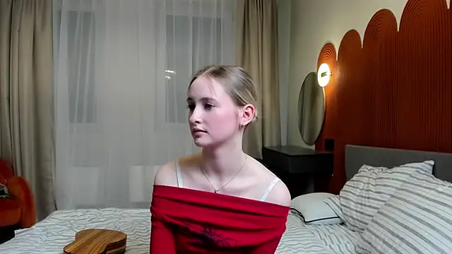 TraceeRebollar online show from March 10, 3:17 pm