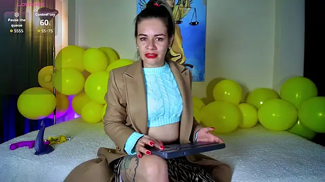 Snapshot of oriana_thomson01 chatting on May 16, 4:20 am oriana thomson01 online show from May 16, 4:20 am
