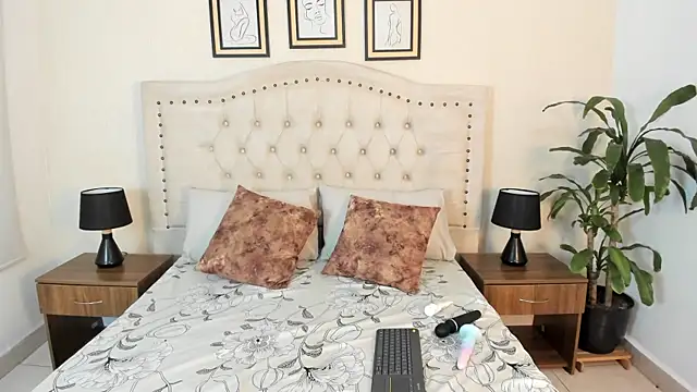 Snapshot of aurora_moonm chatting on June 19, 12:31 pm aurora moonm online show from June 19, 12:31 pm