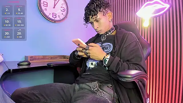 Maximoking26 online show from February 24, 4:10 am