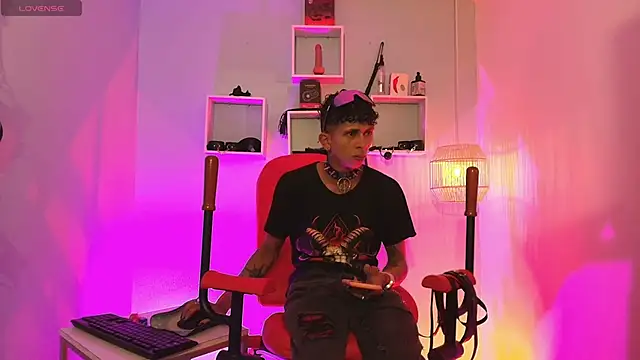 Maximoking26 online show from June 9, 3:18 am