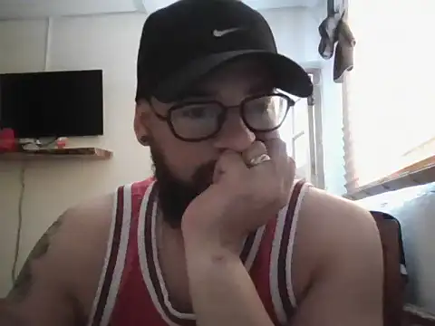 Snapshot of lachy2410 chatting on June 13, 6:28 pm lachy2410 online show from June 13, 6:28 pm