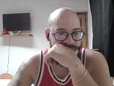 Snapshot of lachy2410 chatting on June 14, 3:41 am lachy2410 online show from June 14, 3:41 am