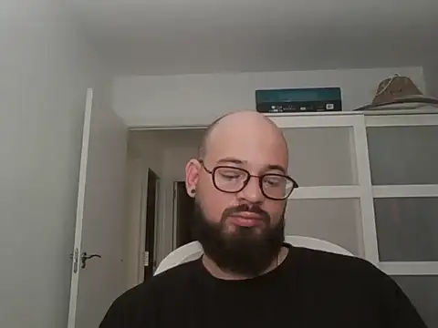 Snapshot of lachy2410 chatting on July 14, 9:36 am lachy2410 online show from July 14, 9:36 am
