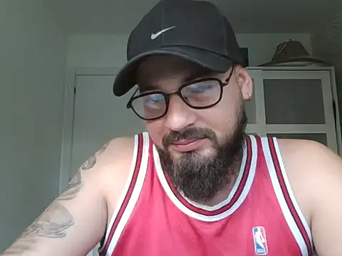 Snapshot of lachy2410 chatting on July 15, 6:29 am lachy2410 online show from July 15, 6:29 am