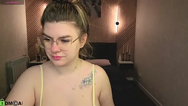 zoe j0y online show from April 10, 9:25 am