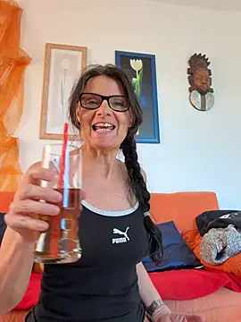 Snapshot of Dance_Lady chatting on February 26, 1:21 pm Dance Lady online show from February 26, 1:21 pm