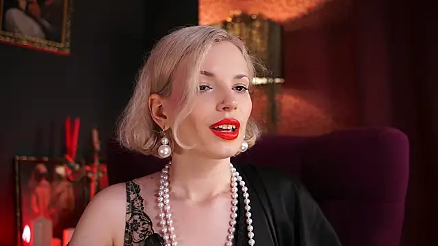 Snapshot of VinylKiss chatting on July 31, 9:58 pm VinylKiss online show from July 31, 9:58 pm