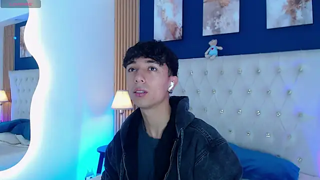 Aiden Rivers  online show from April 22, 12:50 pm