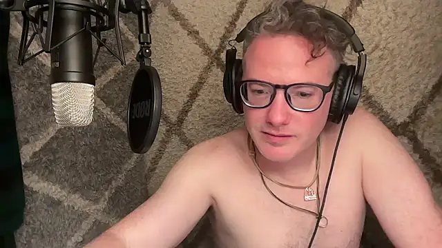 Snapshot of CunningColm chatting on March 23, 3:21 am CunningColm online show from March 23, 3:21 am