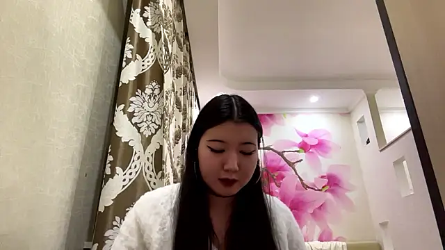 MaeRaads online show from February 27, 6:30 pm