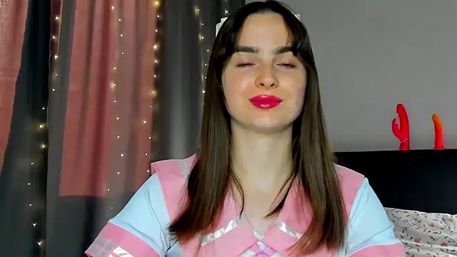 Snapshot of megann_fox2 chatting on May 7, 4:12 pm megann fox2 online show from May 7, 4:12 pm