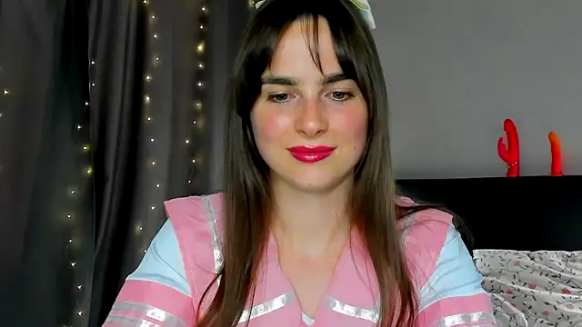 Snapshot of megann_fox2 chatting on May 9, 3:50 pm megann fox2 online show from May 9, 3:50 pm