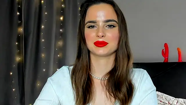 Snapshot of megann_fox2 chatting on May 22, 3:06 pm megann fox2 online show from May 22, 3:06 pm