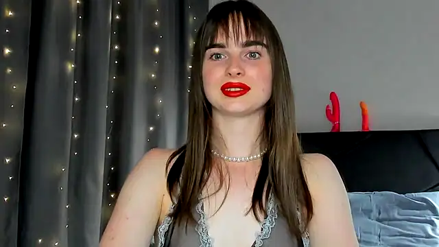 Snapshot of megann_fox2 chatting on June 15, 6:32 pm megann fox2 online show from June 15, 6:32 pm