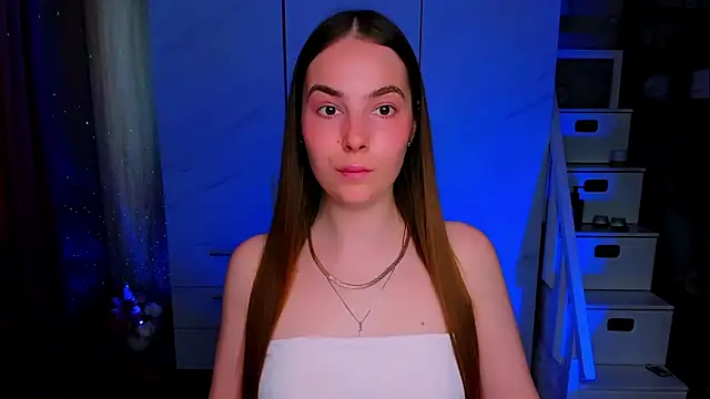 Snapshot of Maddy_Wood_ chatting on May 2, 11:15 am Maddy Wood online show from May 2, 11:15 am