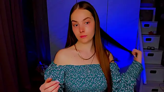 Snapshot of Maddy_Wood_ chatting on May 7, 1:49 pm Maddy Wood online show from May 7, 1:49 pm