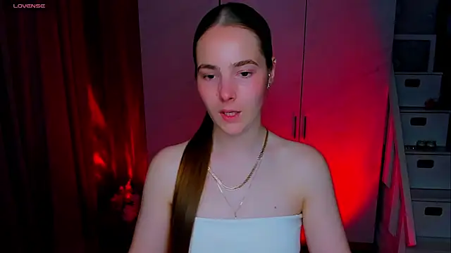 Snapshot of Maddy_Wood_ chatting on June 8, 3:56 pm Maddy Wood online show from June 8, 3:56 pm