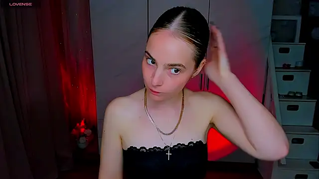 Snapshot of Maddy_Wood_ chatting on June 19, 4:55 pm Maddy Wood online show from June 19, 4:55 pm