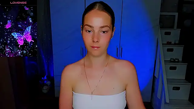 Snapshot of Maddy_Wood_ chatting on July 1, 9:22 am Maddy Wood online show from July 1, 9:22 am