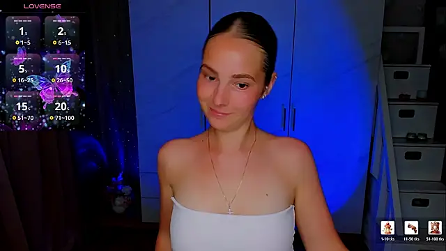 Snapshot of Maddy_Wood_ chatting on July 4, 5:08 pm Maddy Wood online show from July 4, 5:08 pm