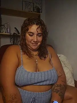 Snapshot of Deesse_luna chatting on July 19, 7:28 pm Deesse luna online show from July 19, 7:28 pm