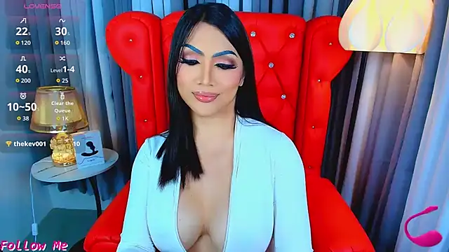 Laureen Hilton online show from April 28, 1:27 pm