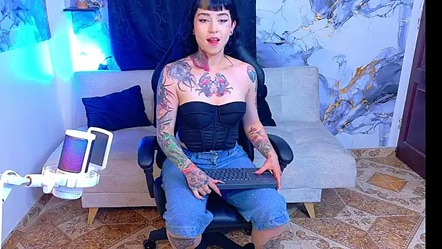 Snapshot of nova_kitttyy chatting on July 24, 4:10 am nova kitttyy online show from July 24, 4:10 am