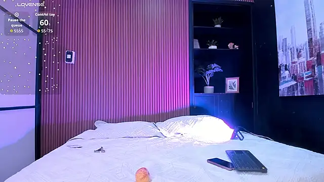 Snapshot of SiaFoxx_ chatting on June 4, 8:48 pm SiaFoxx online show from June 4, 8:48 pm