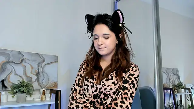 GrayceVavra online show from March 7, 1:08 pm