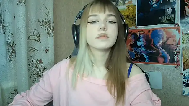Snapshot of MilaTyan chatting on June 4, 4:13 pm MilaTyan online show from June 4, 4:13 pm