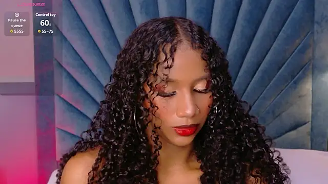 Snapshot of Chloe-Rose- chatting on May 29, 3:59 am Chloe-Rose- online show from May 29, 3:59 am