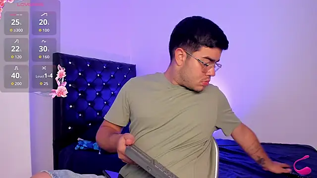 Snapshot of Joseph_connor5 chatting on March 21, 12:59 am Joseph connor5 online show from March 21, 12:59 am