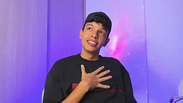 Snapshot of Maxfrost1 chatting on March 5, 11:12 pm Maxfrost1 online show from March 5, 11:12 pm