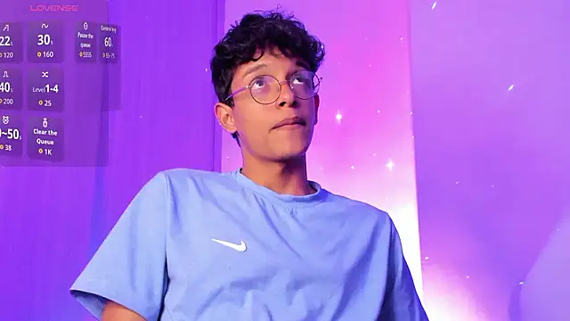 Snapshot of Maxfrost1 chatting on March 13, 3:02 am Maxfrost1 online show from March 13, 3:02 am