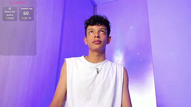 Snapshot of Maxfrost1 chatting on March 15, 10:27 pm Maxfrost1 online show from March 15, 10:27 pm