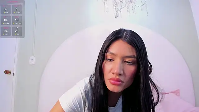 Violett Rosse  online show from March 4, 4:13 pm