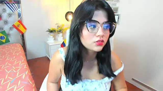 Snapshot of mila_quin chatting on July 6, 8:00 pm mila quin online show from July 6, 8:00 pm