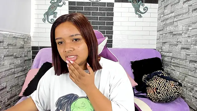 Sienna Lux01 online show from March 4, 3:29 pm